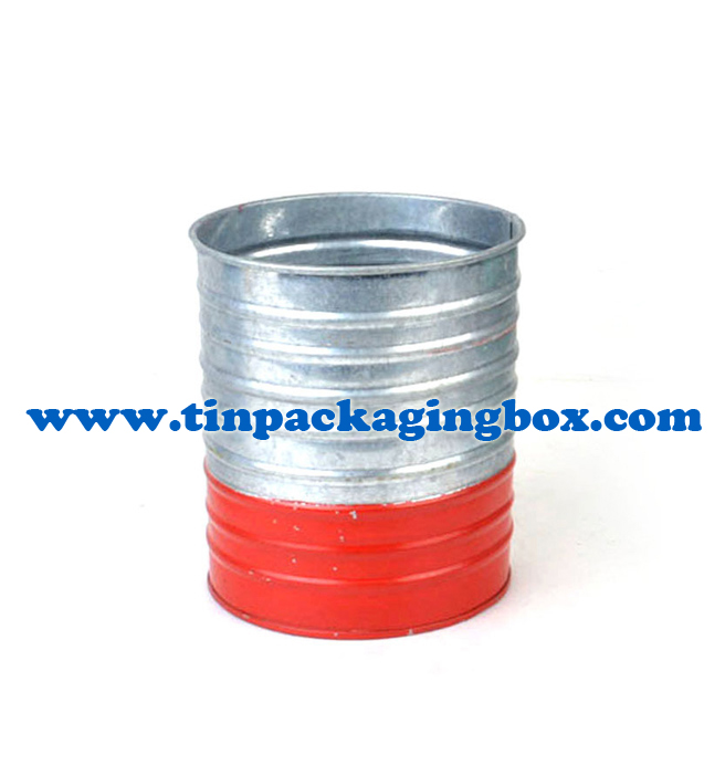 metal round pen holder with raised rings and painted bottom
